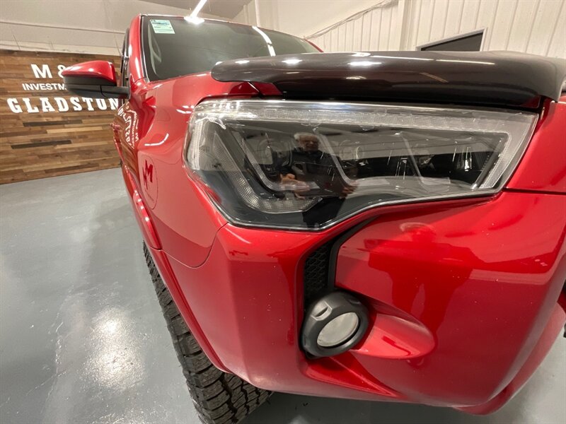 2018 Toyota 4Runner SR5 Sport Utility 4X4 / Backup Camera / LIFTED  / ZERO RUST / LIFTED w. NEW WHEELS - Photo 26 - Gladstone, OR 97027