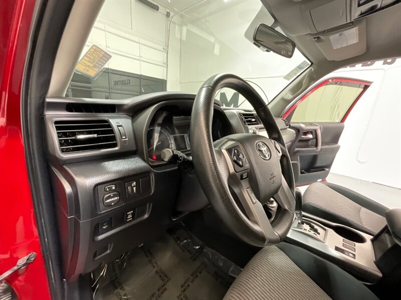 2018 Toyota 4Runner SR5 Sport Utility 4X4 / Backup Camera / LIFTED  / ZERO RUST / LIFTED w. NEW WHEELS - Photo 37 - Gladstone, OR 97027