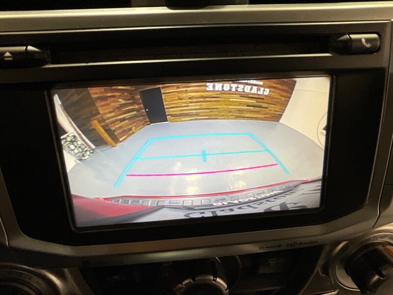 2018 Toyota 4Runner SR5 Sport Utility 4X4 / Backup Camera / LIFTED  / ZERO RUST / LIFTED w. NEW WHEELS - Photo 18 - Gladstone, OR 97027