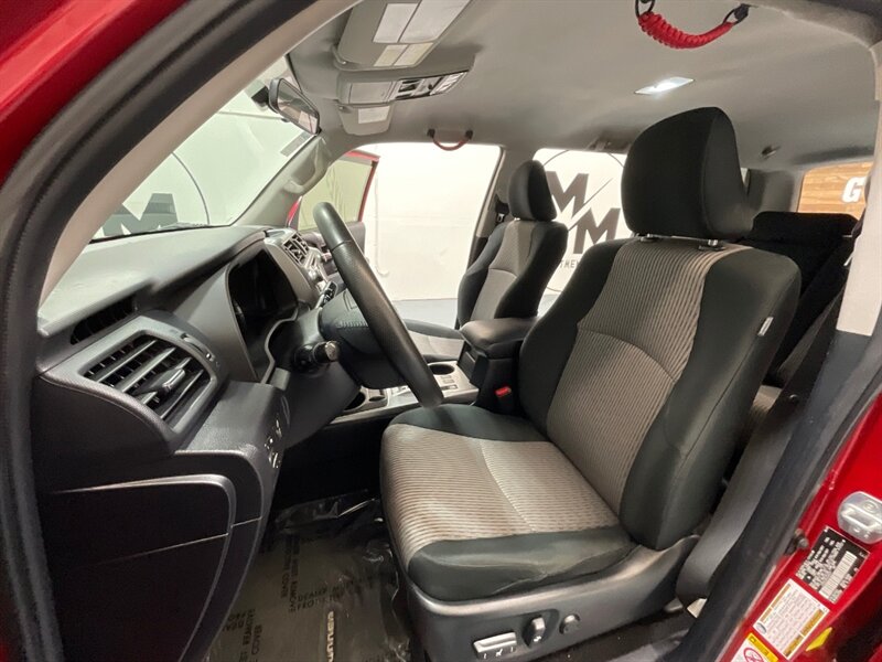 2018 Toyota 4Runner SR5 Sport Utility 4X4 / Backup Camera / LIFTED  / ZERO RUST / LIFTED w. NEW WHEELS - Photo 11 - Gladstone, OR 97027