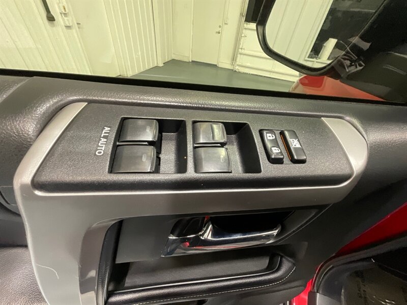 2018 Toyota 4Runner SR5 Sport Utility 4X4 / Backup Camera / LIFTED  / ZERO RUST / LIFTED w. NEW WHEELS - Photo 44 - Gladstone, OR 97027