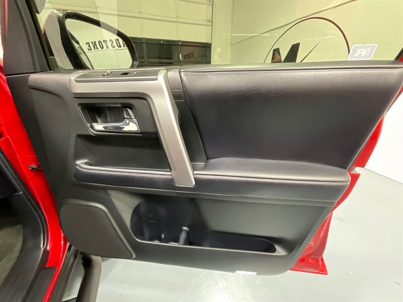 2018 Toyota 4Runner SR5 Sport Utility 4X4 / Backup Camera / LIFTED  / ZERO RUST / LIFTED w. NEW WHEELS - Photo 33 - Gladstone, OR 97027