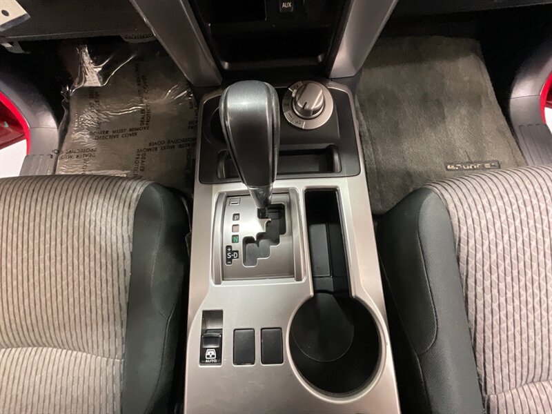 2018 Toyota 4Runner SR5 Sport Utility 4X4 / Backup Camera / LIFTED  / ZERO RUST / LIFTED w. NEW WHEELS - Photo 21 - Gladstone, OR 97027