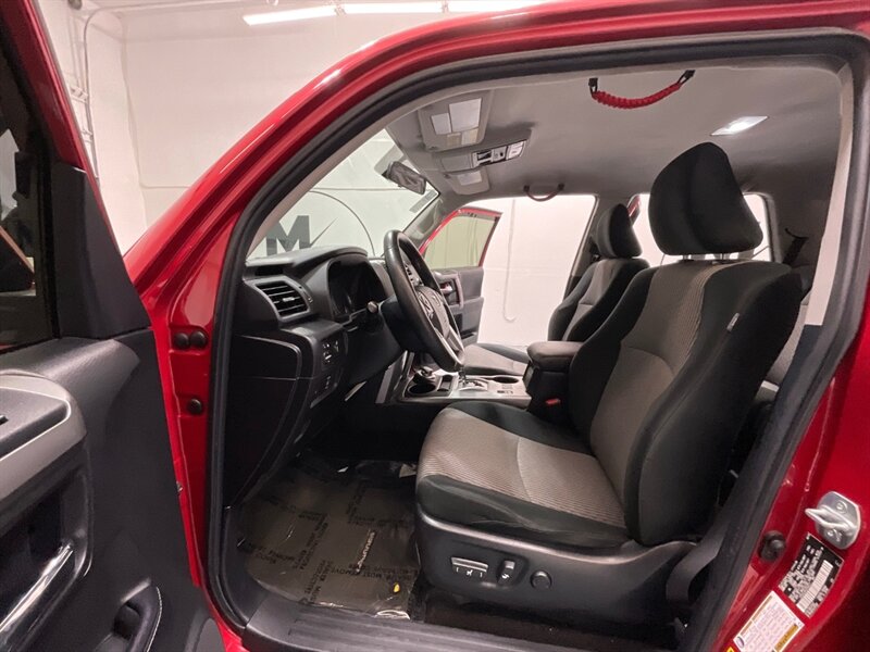 2018 Toyota 4Runner SR5 Sport Utility 4X4 / Backup Camera / LIFTED  / ZERO RUST / LIFTED w. NEW WHEELS - Photo 35 - Gladstone, OR 97027