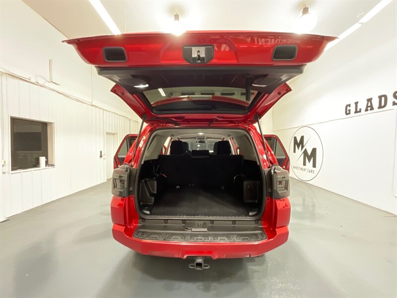 2018 Toyota 4Runner SR5 Sport Utility 4X4 / Backup Camera / LIFTED  / ZERO RUST / LIFTED w. NEW WHEELS - Photo 48 - Gladstone, OR 97027