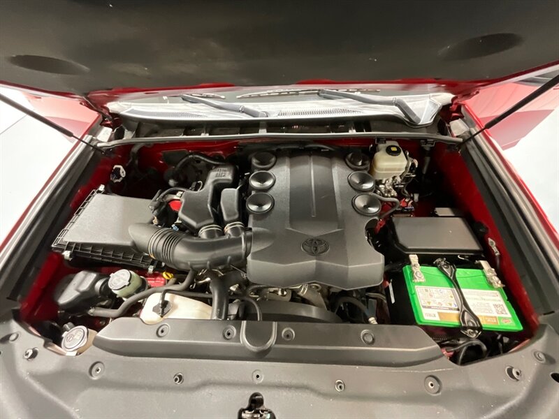 2018 Toyota 4Runner SR5 Sport Utility 4X4 / Backup Camera / LIFTED  / ZERO RUST / LIFTED w. NEW WHEELS - Photo 49 - Gladstone, OR 97027