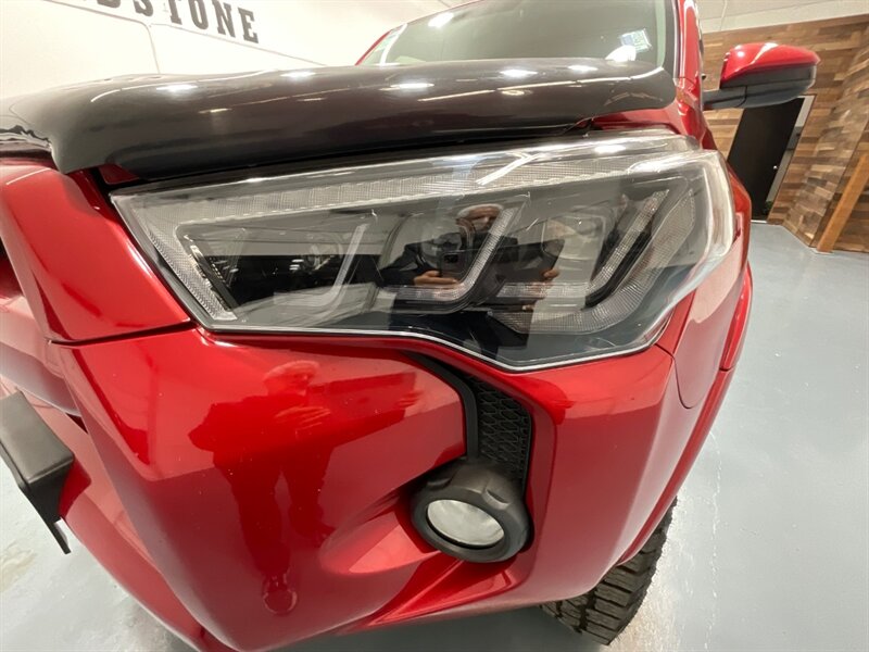 2018 Toyota 4Runner SR5 Sport Utility 4X4 / Backup Camera / LIFTED  / ZERO RUST / LIFTED w. NEW WHEELS - Photo 27 - Gladstone, OR 97027