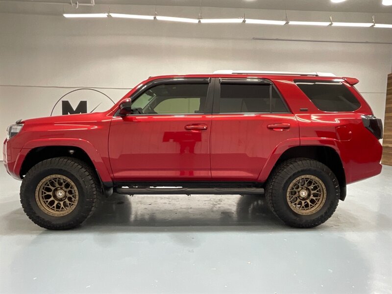 2018 Toyota 4Runner SR5 Sport Utility 4X4 / Backup Camera / LIFTED  / ZERO RUST / LIFTED w. NEW WHEELS - Photo 3 - Gladstone, OR 97027