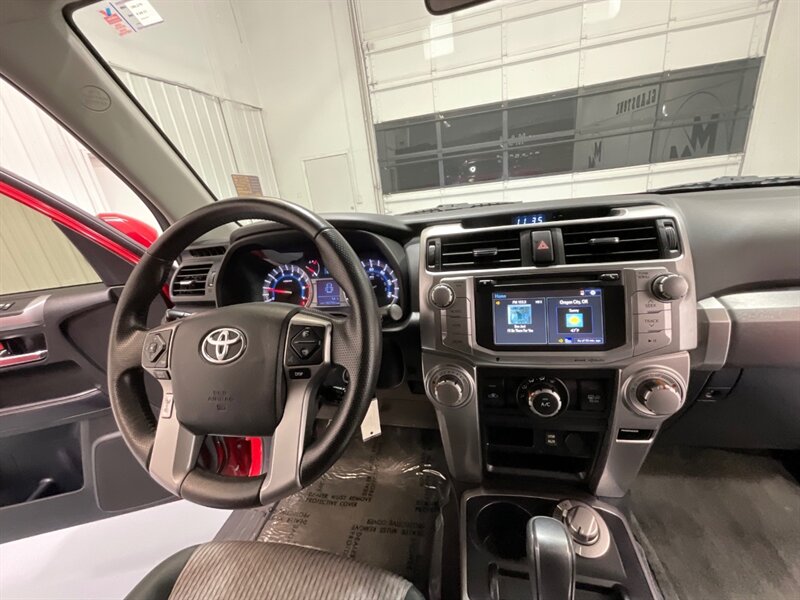 2018 Toyota 4Runner SR5 Sport Utility 4X4 / Backup Camera / LIFTED  / ZERO RUST / LIFTED w. NEW WHEELS - Photo 16 - Gladstone, OR 97027