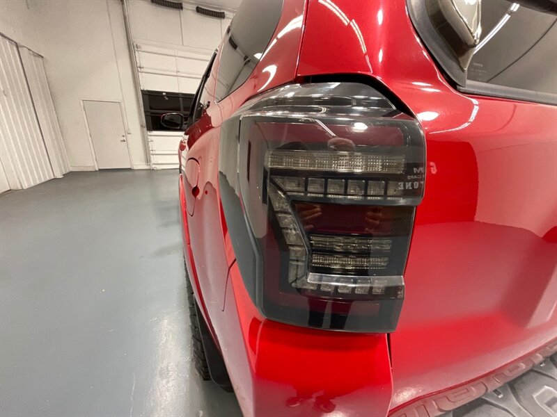 2018 Toyota 4Runner SR5 Sport Utility 4X4 / Backup Camera / LIFTED  / ZERO RUST / LIFTED w. NEW WHEELS - Photo 29 - Gladstone, OR 97027