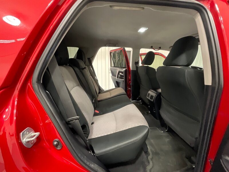 2018 Toyota 4Runner SR5 Sport Utility 4X4 / Backup Camera / LIFTED  / ZERO RUST / LIFTED w. NEW WHEELS - Photo 13 - Gladstone, OR 97027