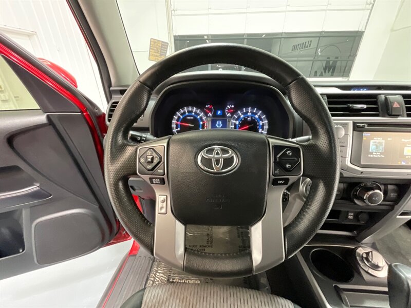 2018 Toyota 4Runner SR5 Sport Utility 4X4 / Backup Camera / LIFTED  / ZERO RUST / LIFTED w. NEW WHEELS - Photo 42 - Gladstone, OR 97027