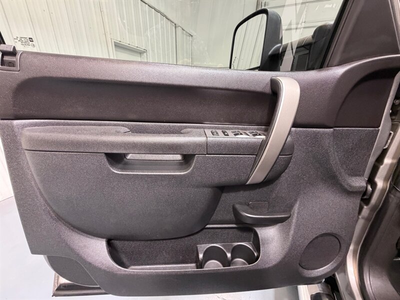2012 Chevrolet Silverado 2500 LT CREW CAB 4X4 / 6.6L DURAMAX / NEW TIRES / Leather / Heated seats / Backup Cam - Photo 32 - Gladstone, OR 97027