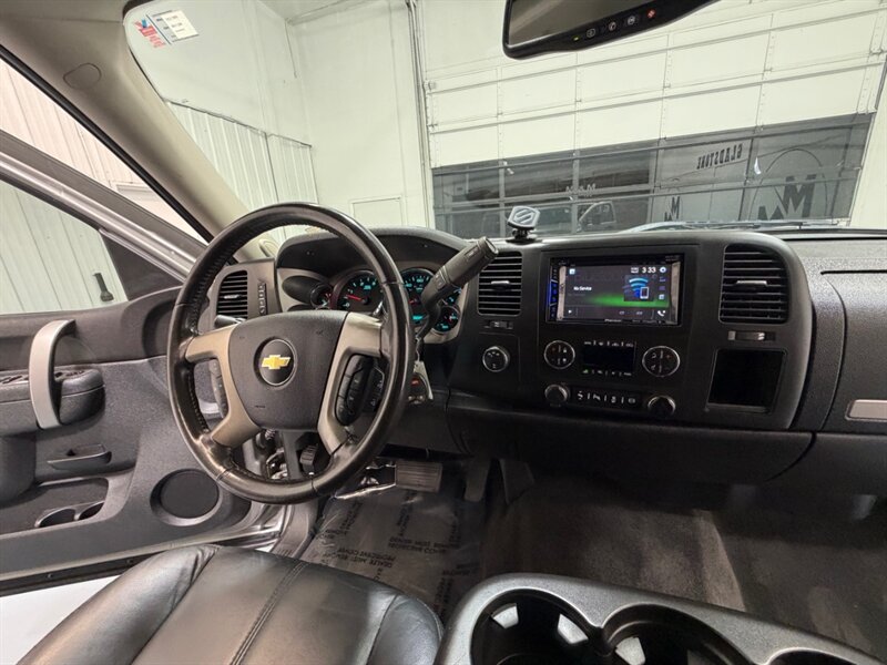 2012 Chevrolet Silverado 2500 LT CREW CAB 4X4 / 6.6L DURAMAX / NEW TIRES / Leather / Heated seats / Backup Cam - Photo 18 - Gladstone, OR 97027