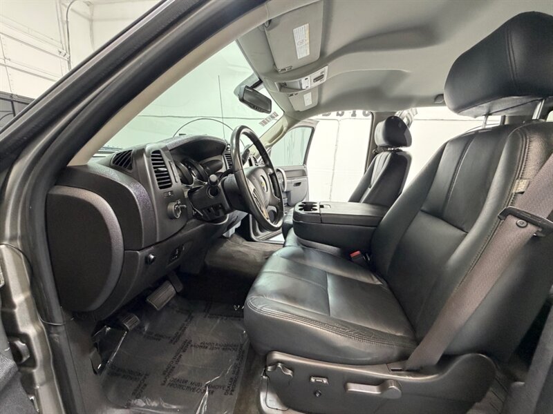2012 Chevrolet Silverado 2500 LT CREW CAB 4X4 / 6.6L DURAMAX / NEW TIRES / Leather / Heated seats / Backup Cam - Photo 12 - Gladstone, OR 97027