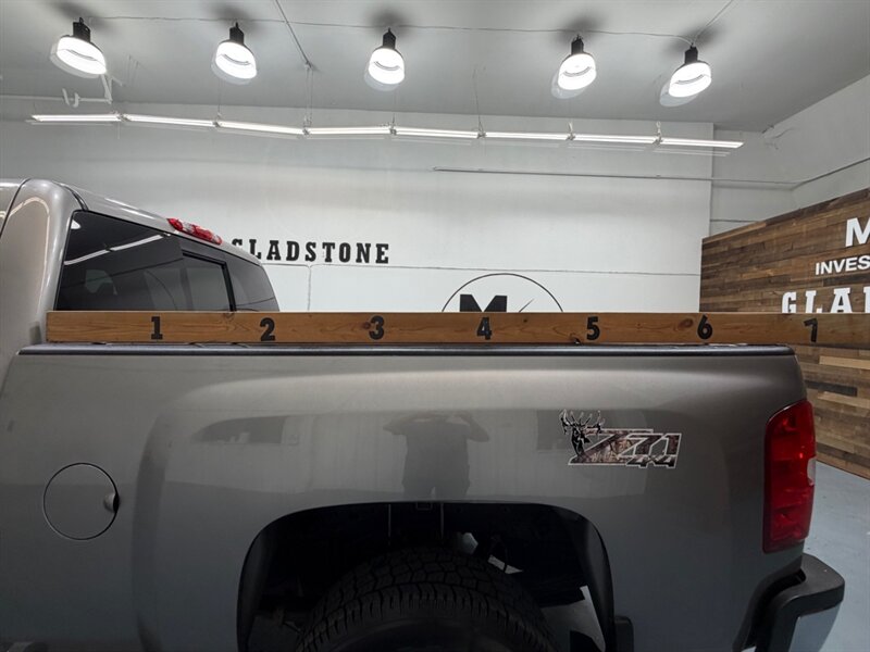 2012 Chevrolet Silverado 2500 LT CREW CAB 4X4 / 6.6L DURAMAX / NEW TIRES / Leather / Heated seats / Backup Cam - Photo 10 - Gladstone, OR 97027
