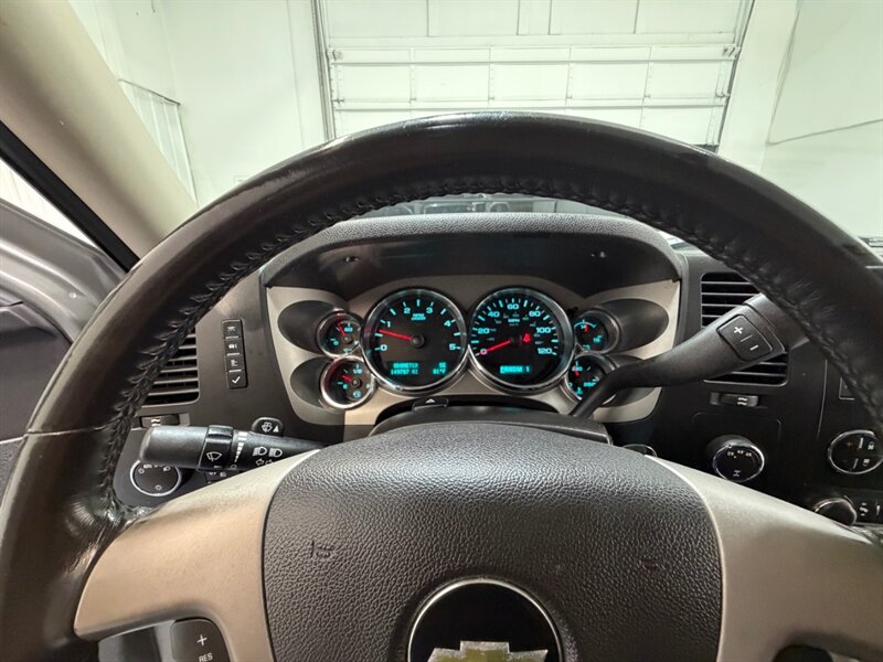 2012 Chevrolet Silverado 2500 LT CREW CAB 4X4 / 6.6L DURAMAX / NEW TIRES / Leather / Heated seats / Backup Cam - Photo 27 - Gladstone, OR 97027