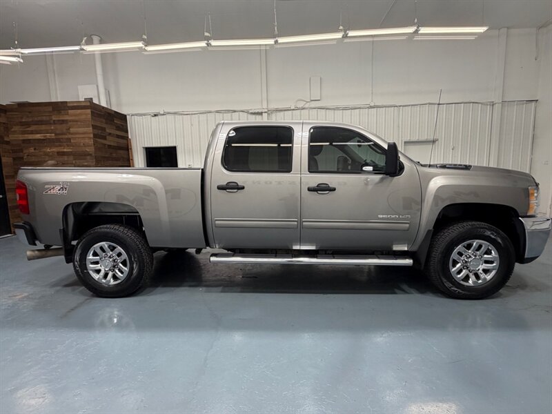 2012 Chevrolet Silverado 2500 LT CREW CAB 4X4 / 6.6L DURAMAX / NEW TIRES / Leather / Heated seats / Backup Cam - Photo 4 - Gladstone, OR 97027