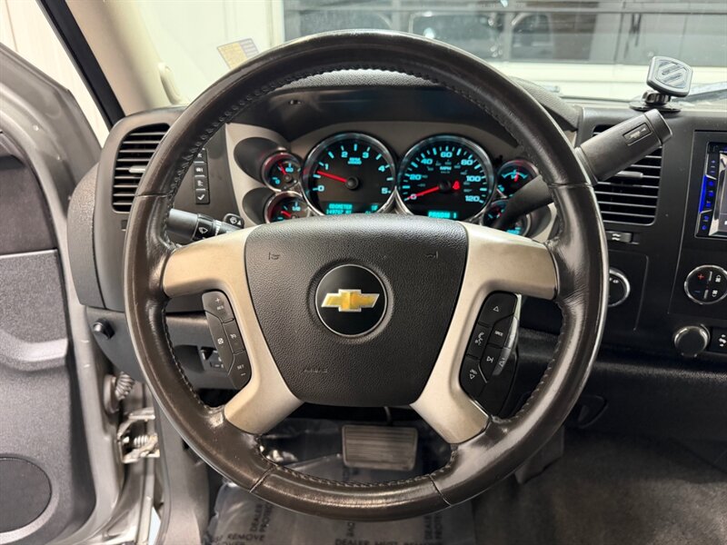 2012 Chevrolet Silverado 2500 LT CREW CAB 4X4 / 6.6L DURAMAX / NEW TIRES / Leather / Heated seats / Backup Cam - Photo 17 - Gladstone, OR 97027