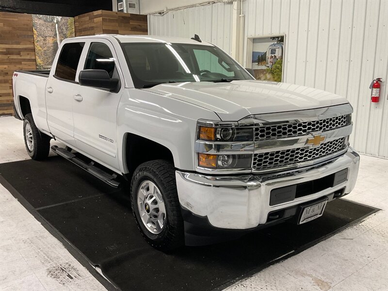 2019 Chevrolet Silverado 2500 LT Crew Cab 4X4 / 6.0L V8 / 1-OWNER / 69K MILES  / SHORT BED / Towing Package / Trailer Brake Controller - Photo 2 - Gladstone, OR 97027