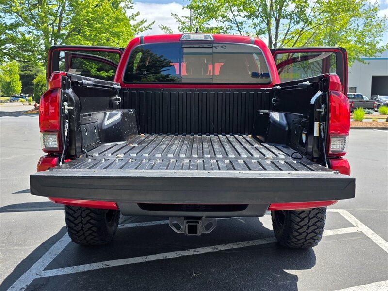 2018 Toyota Tacoma TRD Off-Road 4X4 / CRAWL CONTROL / REAR DIFF LOCK / NEW LIFT KIT / NEW FUEL WHEELS / NEW TIRES / LOADED / ZERO RUST - Photo 29 - Portland, OR 97217