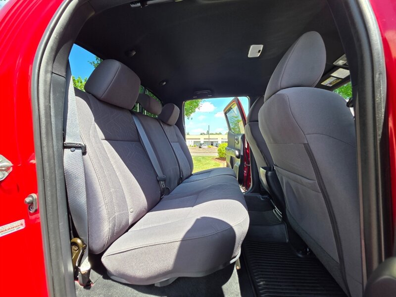 2018 Toyota Tacoma TRD Off-Road 4X4 / CRAWL CONTROL / REAR DIFF LOCK / NEW LIFT KIT / NEW FUEL WHEELS / NEW TIRES / LOADED / ZERO RUST - Photo 15 - Portland, OR 97217