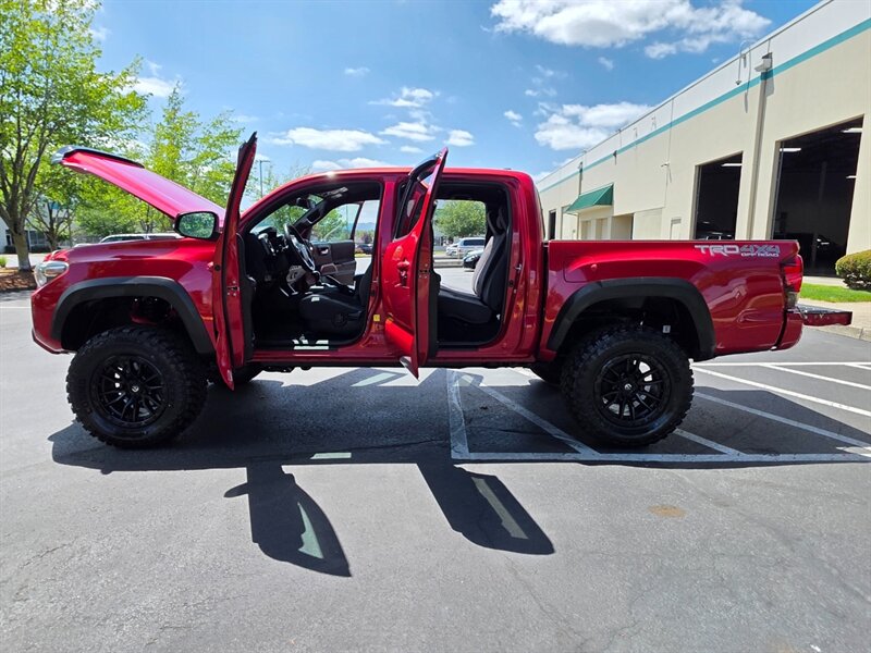 2018 Toyota Tacoma TRD Off-Road 4X4 / CRAWL CONTROL / REAR DIFF LOCK / NEW LIFT KIT / NEW FUEL WHEELS / NEW TIRES / LOADED / ZERO RUST - Photo 23 - Portland, OR 97217