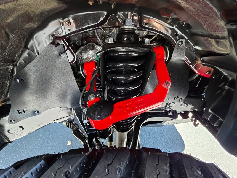 2018 Toyota Tacoma TRD Off-Road 4X4 / CRAWL CONTROL / REAR DIFF LOCK / NEW LIFT KIT / NEW FUEL WHEELS / NEW TIRES / LOADED / ZERO RUST - Photo 55 - Portland, OR 97217