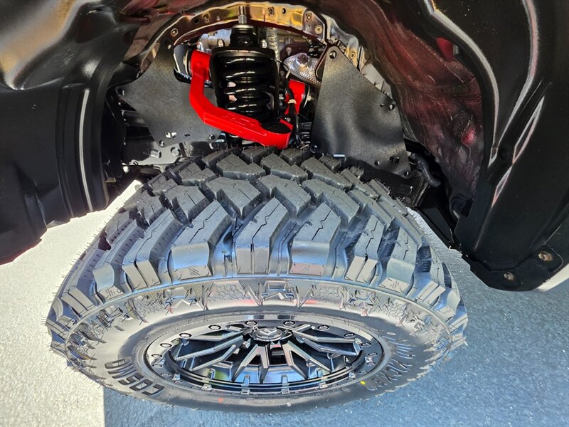 2018 Toyota Tacoma TRD Off-Road 4X4 / CRAWL CONTROL / REAR DIFF LOCK / NEW LIFT KIT / NEW FUEL WHEELS / NEW TIRES / LOADED / ZERO RUST - Photo 54 - Portland, OR 97217