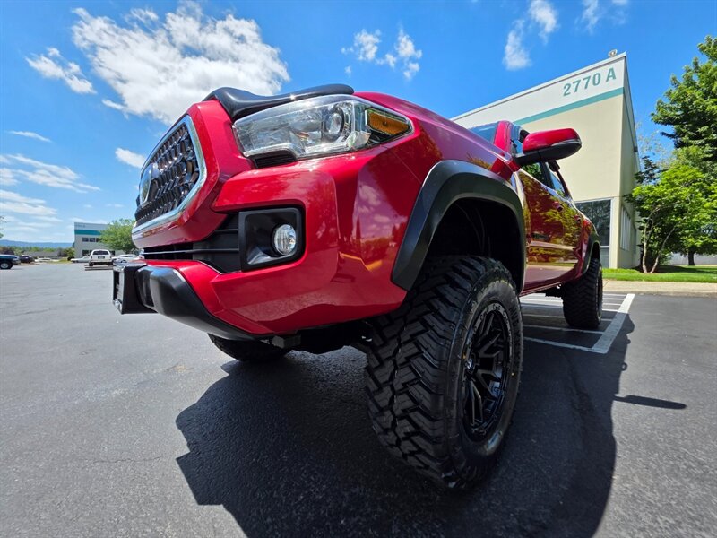 2018 Toyota Tacoma TRD Off-Road 4X4 / CRAWL CONTROL / REAR DIFF LOCK / NEW LIFT KIT / NEW FUEL WHEELS / NEW TIRES / LOADED / ZERO RUST - Photo 10 - Portland, OR 97217