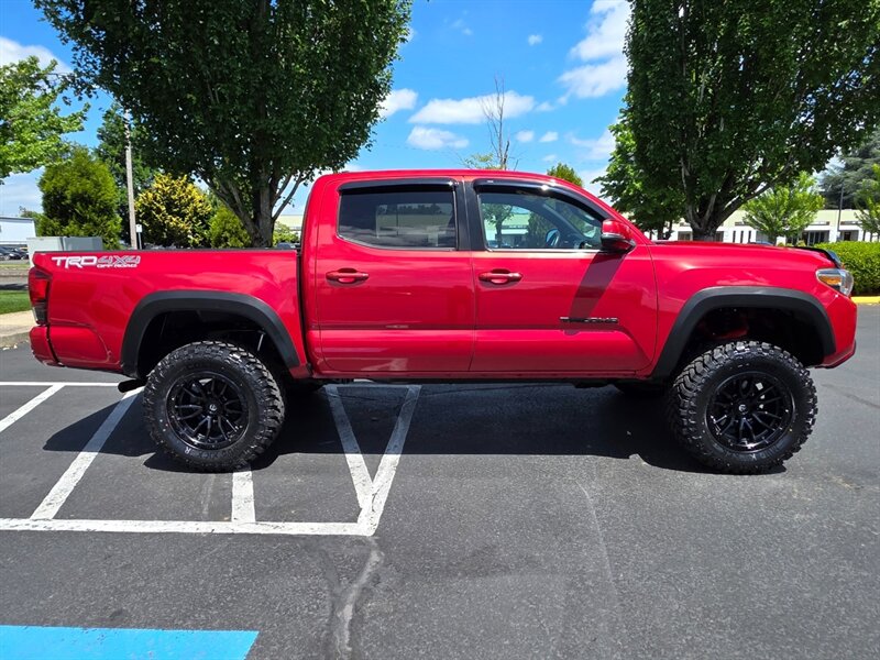 2018 Toyota Tacoma TRD Off-Road 4X4 / CRAWL CONTROL / REAR DIFF LOCK / NEW LIFT KIT / NEW FUEL WHEELS / NEW TIRES / LOADED / ZERO RUST - Photo 4 - Portland, OR 97217