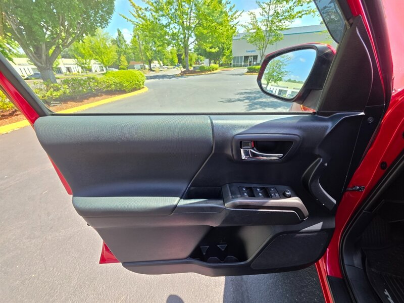 2018 Toyota Tacoma TRD Off-Road 4X4 / CRAWL CONTROL / REAR DIFF LOCK / NEW LIFT KIT / NEW FUEL WHEELS / NEW TIRES / LOADED / ZERO RUST - Photo 49 - Portland, OR 97217