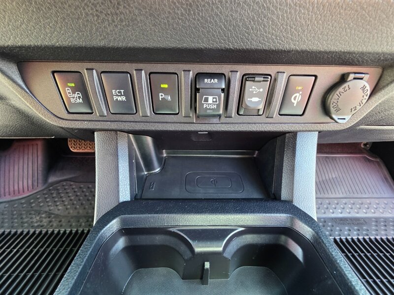 2018 Toyota Tacoma TRD Off-Road 4X4 / CRAWL CONTROL / REAR DIFF LOCK / NEW LIFT KIT / NEW FUEL WHEELS / NEW TIRES / LOADED / ZERO RUST - Photo 43 - Portland, OR 97217