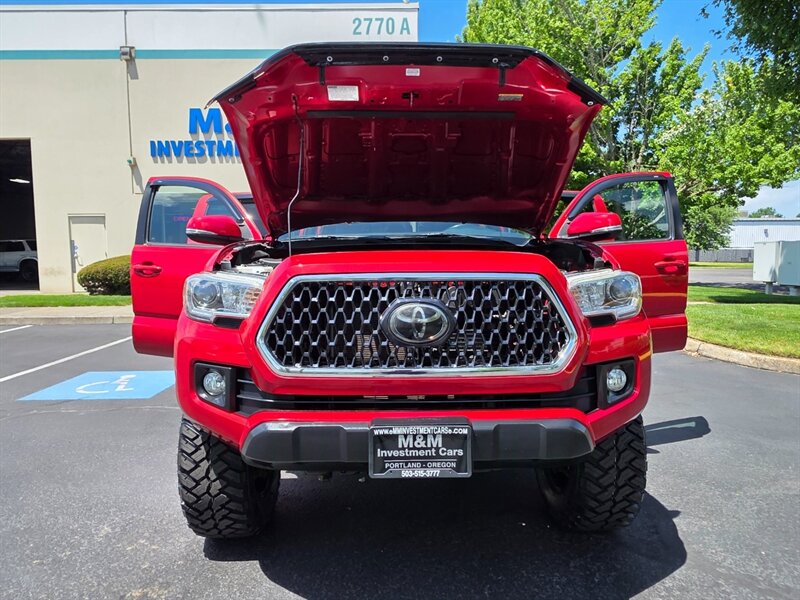 2018 Toyota Tacoma TRD Off-Road 4X4 / CRAWL CONTROL / REAR DIFF LOCK / NEW LIFT KIT / NEW FUEL WHEELS / NEW TIRES / LOADED / ZERO RUST - Photo 30 - Portland, OR 97217