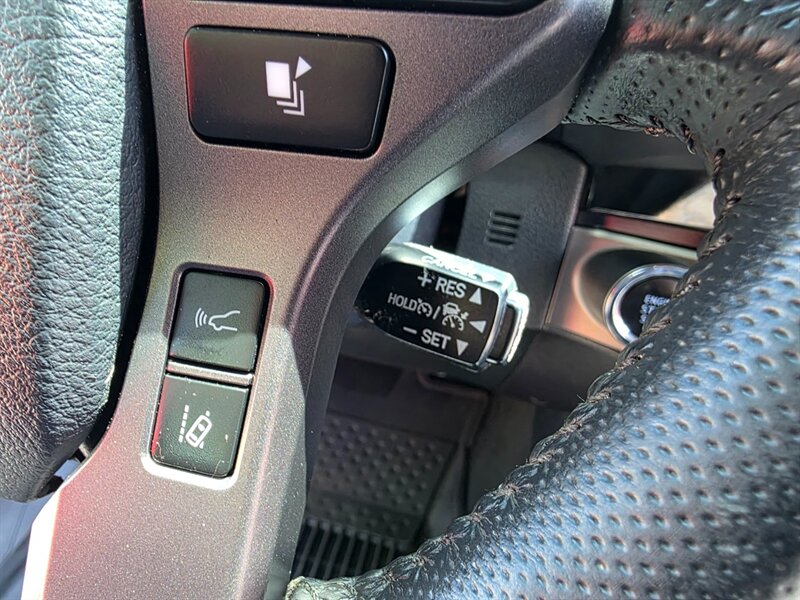2018 Toyota Tacoma TRD Off-Road 4X4 / CRAWL CONTROL / REAR DIFF LOCK / NEW LIFT KIT / NEW FUEL WHEELS / NEW TIRES / LOADED / ZERO RUST - Photo 40 - Portland, OR 97217