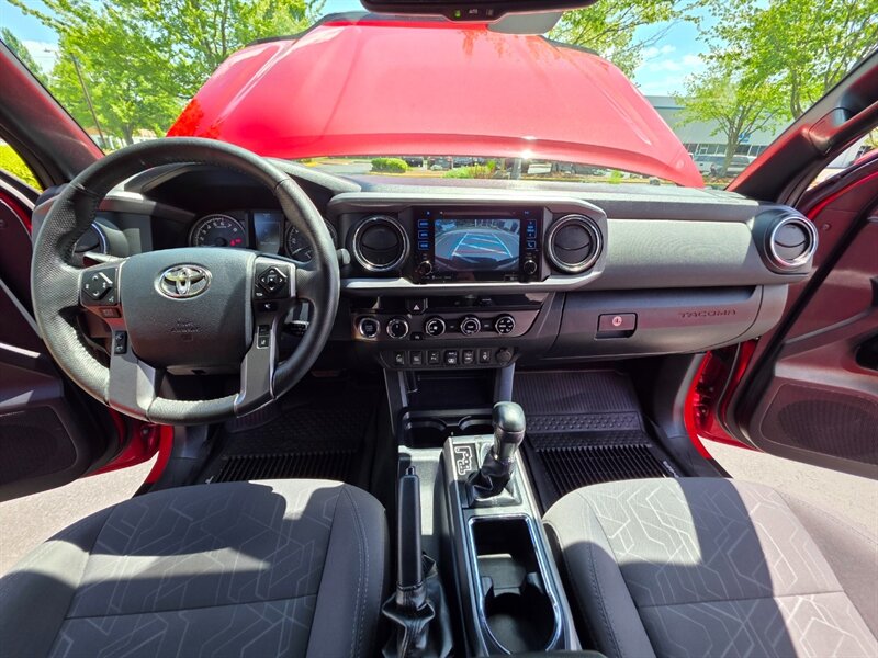 2018 Toyota Tacoma TRD Off-Road 4X4 / CRAWL CONTROL / REAR DIFF LOCK / NEW LIFT KIT / NEW FUEL WHEELS / NEW TIRES / LOADED / ZERO RUST - Photo 17 - Portland, OR 97217