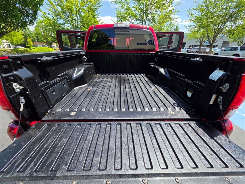 2018 Toyota Tacoma TRD Off-Road 4X4 / CRAWL CONTROL / REAR DIFF LOCK / NEW LIFT KIT / NEW FUEL WHEELS / NEW TIRES / LOADED / ZERO RUST - Photo 48 - Portland, OR 97217