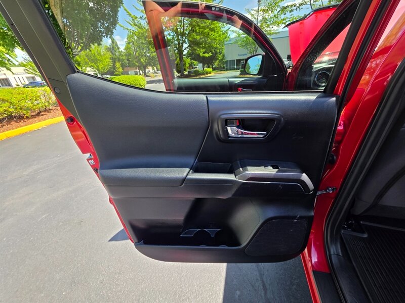 2018 Toyota Tacoma TRD Off-Road 4X4 / CRAWL CONTROL / REAR DIFF LOCK / NEW LIFT KIT / NEW FUEL WHEELS / NEW TIRES / LOADED / ZERO RUST - Photo 51 - Portland, OR 97217