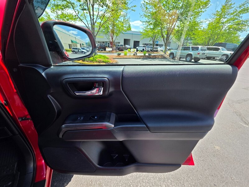 2018 Toyota Tacoma TRD Off-Road 4X4 / CRAWL CONTROL / REAR DIFF LOCK / NEW LIFT KIT / NEW FUEL WHEELS / NEW TIRES / LOADED / ZERO RUST - Photo 50 - Portland, OR 97217