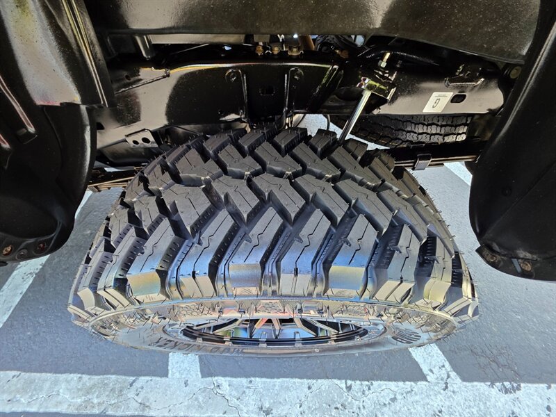 2018 Toyota Tacoma TRD Off-Road 4X4 / CRAWL CONTROL / REAR DIFF LOCK / NEW LIFT KIT / NEW FUEL WHEELS / NEW TIRES / LOADED / ZERO RUST - Photo 53 - Portland, OR 97217