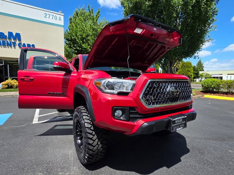 2018 Toyota Tacoma TRD Off-Road 4X4 / CRAWL CONTROL / REAR DIFF LOCK / NEW LIFT KIT / NEW FUEL WHEELS / NEW TIRES / LOADED / ZERO RUST - Photo 26 - Portland, OR 97217