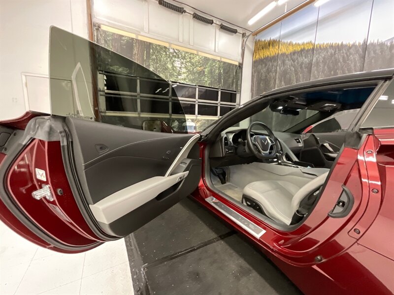 2019 Chevrolet Corvette Stingray Z51 2LT Preferred Group / 9,000 MILES  / 1-OWNER LOCAL CAR / Removable Transparent Roof Panel / LIKE NEW CONDITION !! - Photo 29 - Gladstone, OR 97027