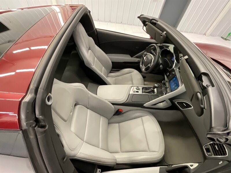 2019 Chevrolet Corvette Stingray Z51 2LT Preferred Group / 9,000 MILES  / 1-OWNER LOCAL CAR / Removable Transparent Roof Panel / LIKE NEW CONDITION !! - Photo 16 - Gladstone, OR 97027