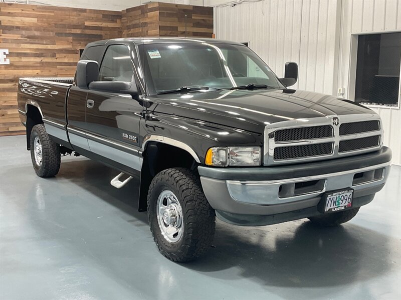 1997 Dodge Ram 2500 4X4 / 5.9L DIESEL / 12-VALVE / 5-SPEED/ 107K MILES  / ZERO RUST - Photo 2 - Gladstone, OR 97027