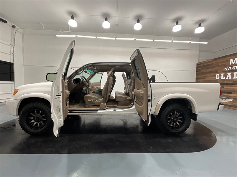 2003 Toyota Tundra Limited 4x4 / 4.7L V8 / 1-OWNER / 106K MILES  / NO RUST / Excel Cond - Photo 10 - Gladstone, OR 97027