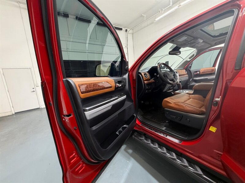 2021 Toyota Tundra 1794 Edition 5.7L V8 / 4X4 / CREW CAB / LEATHER / ZERO RUST / NEW TIRES / EXCLT COND - Photo 45 - Gladstone, OR 97027
