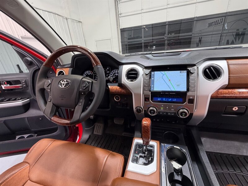 2021 Toyota Tundra 1794 Edition 5.7L V8 / 4X4 / CREW CAB / LEATHER / ZERO RUST / NEW TIRES / EXCLT COND - Photo 33 - Gladstone, OR 97027