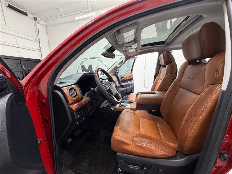 2021 Toyota Tundra 1794 Edition 5.7L V8 / 4X4 / CREW CAB / LEATHER / ZERO RUST / NEW TIRES / EXCLT COND - Photo 11 - Gladstone, OR 97027