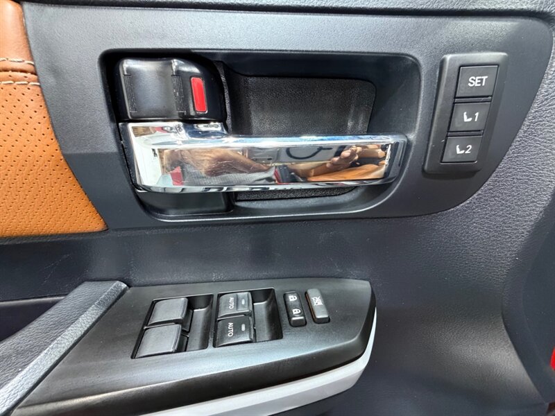 2021 Toyota Tundra 1794 Edition 5.7L V8 / 4X4 / CREW CAB / LEATHER / ZERO RUST / NEW TIRES / EXCLT COND - Photo 37 - Gladstone, OR 97027