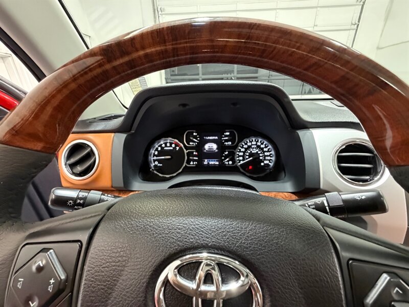 2021 Toyota Tundra 1794 Edition 5.7L V8 / 4X4 / CREW CAB / LEATHER / ZERO RUST / NEW TIRES / EXCLT COND - Photo 26 - Gladstone, OR 97027